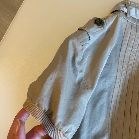 Short Sleeve Jacket. - Picture 11 of 15